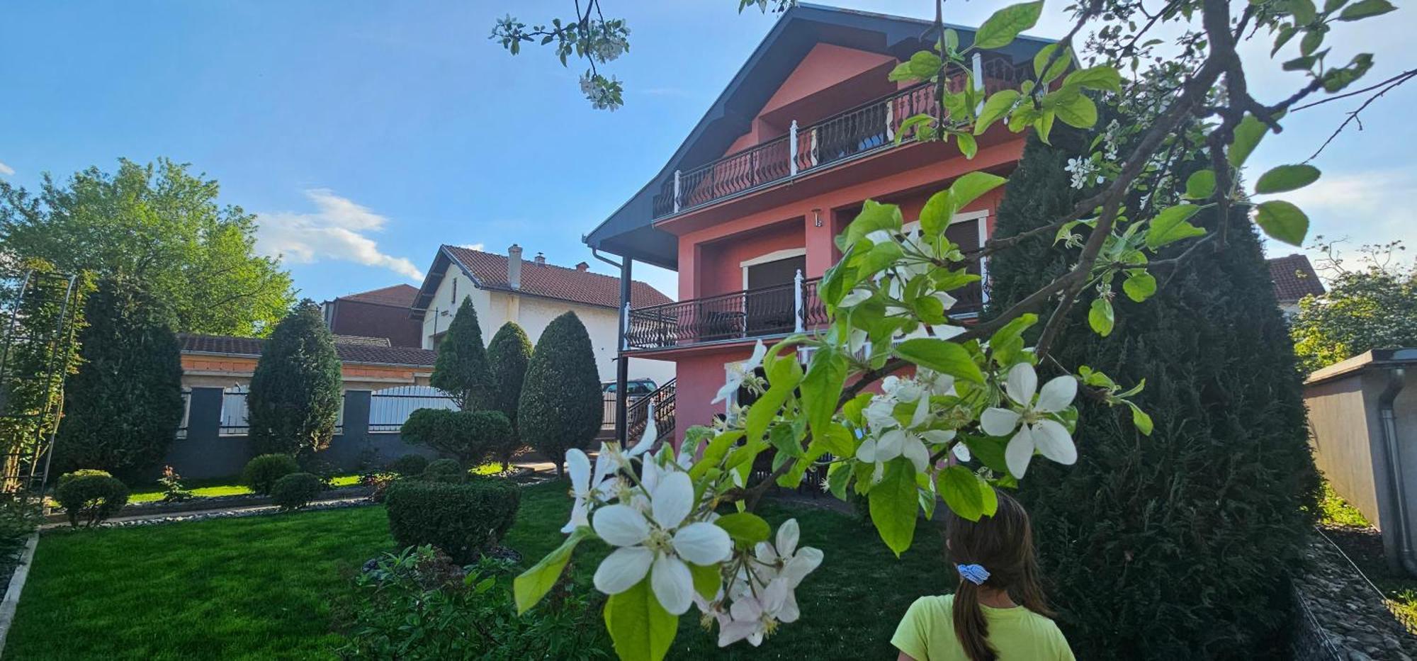 Guest House Lona جولوباك المظهر الخارجي الصورة